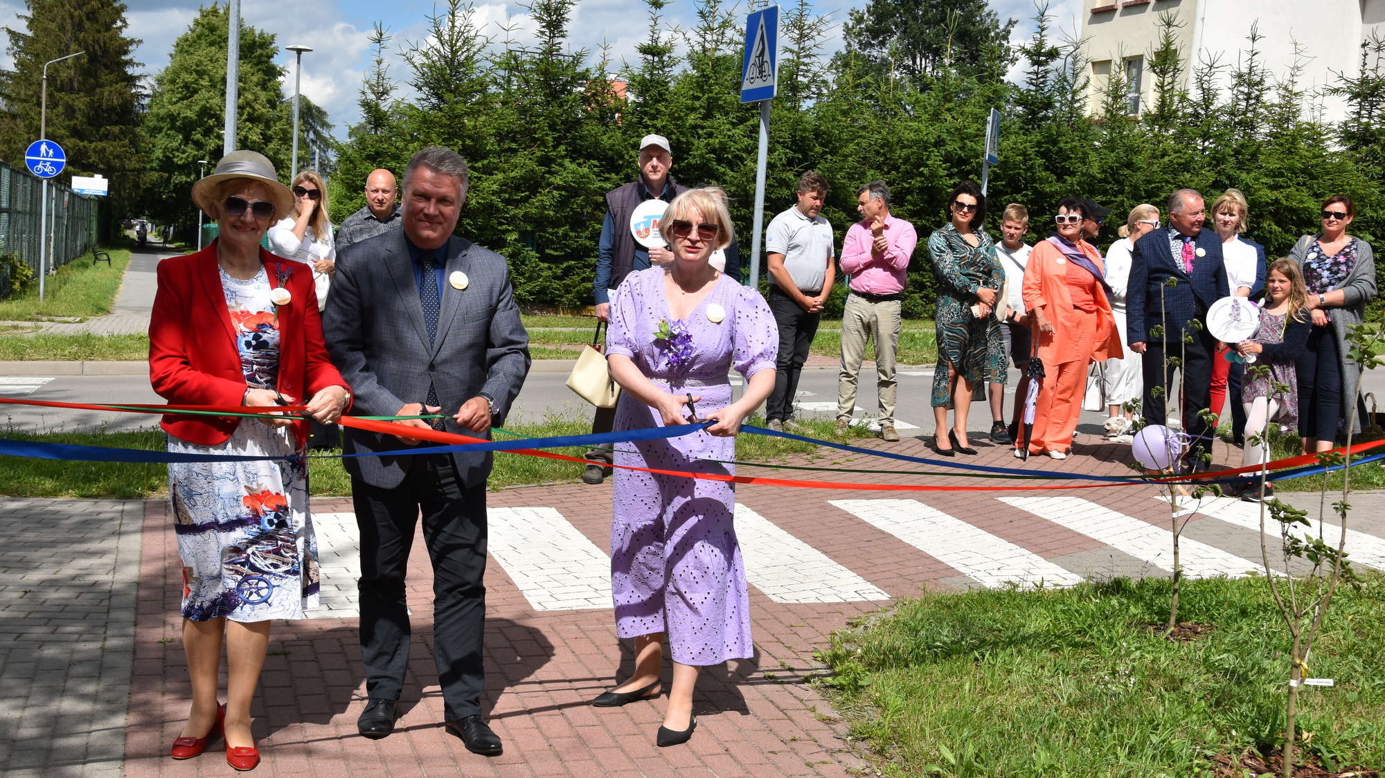 The ceremonial opening of Aleja Lilakowa Przedsiębiorców, cutting the ribbon