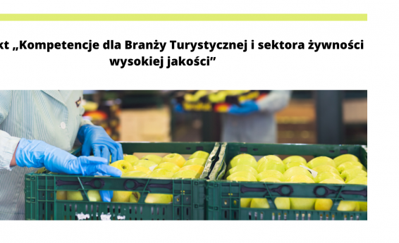Obraz przedstawia osobę sortującą żółte jabłka w zielonych skrzynkach. Na górze obrazu znajduje się napis Kompetencje dla Branży Turystycznej i sektora żywności wysokiej jakości.