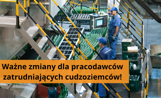 Dwóch mężczyzn stojących przy linii produkcyjnej z butelkami. Na pomarańczowym tle napis: Ważne zmiany dla pracodawców zatrudniających przedsiębiorców.