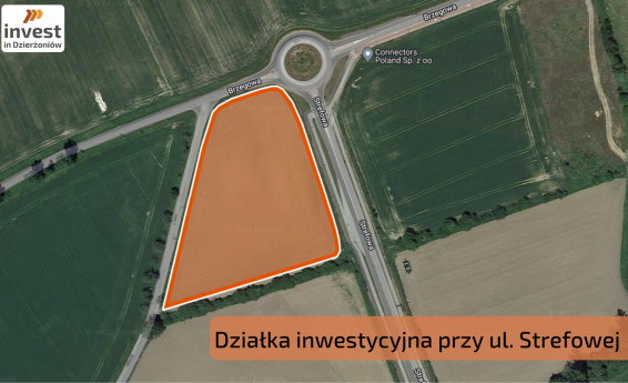 Widok z lotu ptaka na działkę inwestycjną i przyległe tereny - obszar działki zaznaczony kolerm pomarańczowym