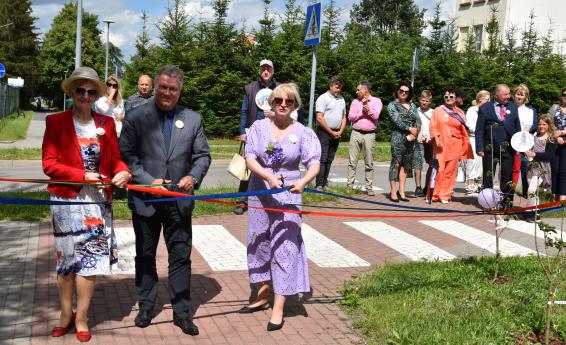 Uroczyste otwarcie Alei Lilakowej Przedsiębiorców, przecięcie wstęgi