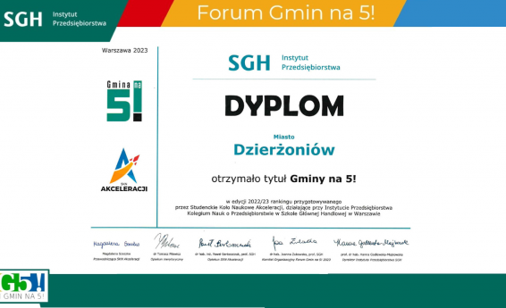 Dyplom dla Dzierżoniowa w związku z otrzymaniem tytułu "Gmina na 5!"