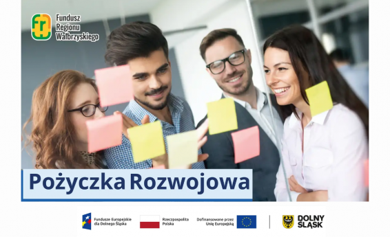 Pożyczka Rozwojowa, Logotypy: Fundusz Rozwoju Wałbrzyskiego, Fundusze Europejskie dla Dolnego Śląska, Rzeczpospolita Polska, Dolny Śląsk, Dofinansowane przez Unię Europejską. W tle grupa osób rzuca w górę kolorowe karteczki biurowe.