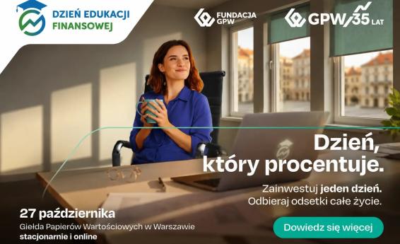 Grafika promująca wydarzenie „Dzień Edukacji Finansowej”. Kobieta trzymająca kubek siedzi przy biurku z laptopem. Napisy na grafice: „Dzień, który procentuje. Zainwestuj jeden dzień. Odbieraj odsetki całe życie”. Wydarzenie odbędzie się 27 października na Giełdzie Papierów Wartościowych w Warszawie, stacjonarnie i online.